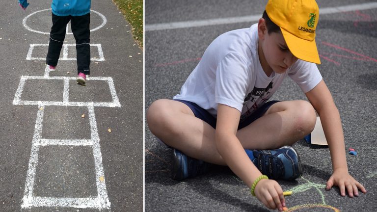 giocare i bimbi per strada