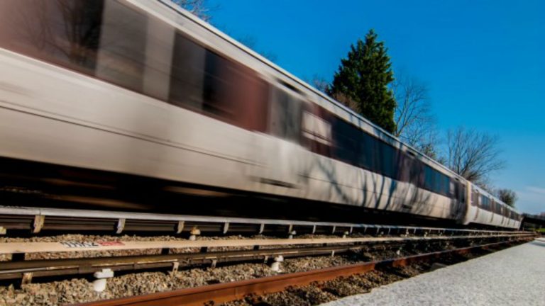 sotto un treno