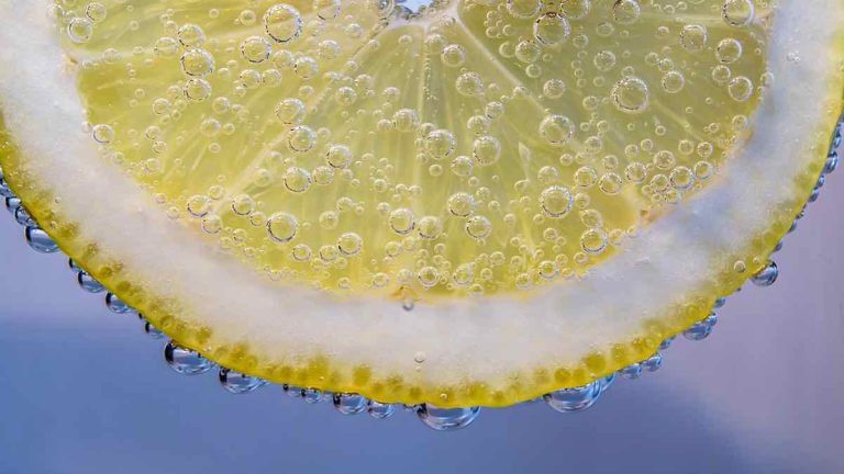 acqua e limone al mattino