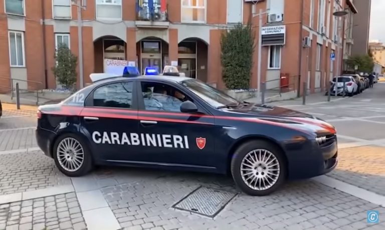 bambina chiama i carabinieri