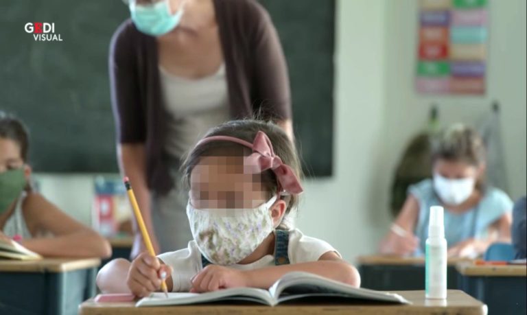 maestra bambini scuola