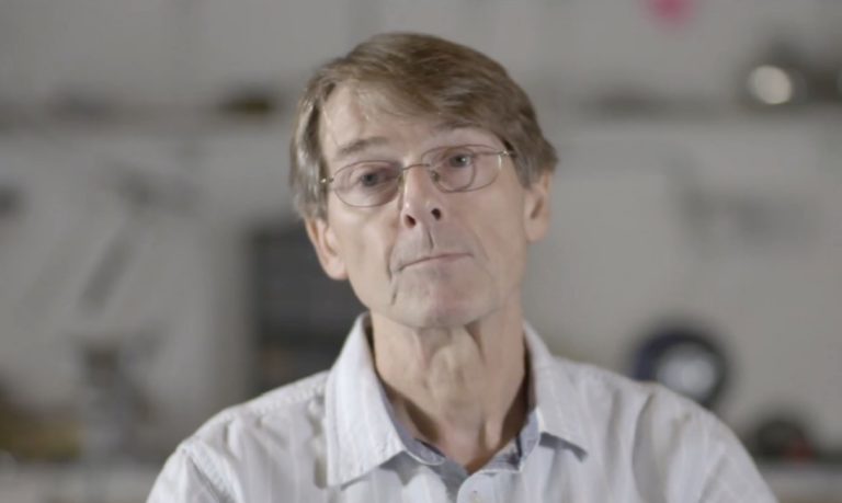 ex vicepresidente pfizer Mike Yeadon vaccino anti covid