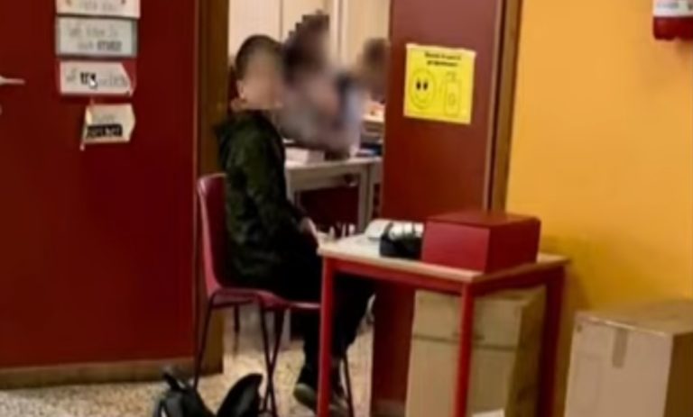 bambino cacciato dalla classe